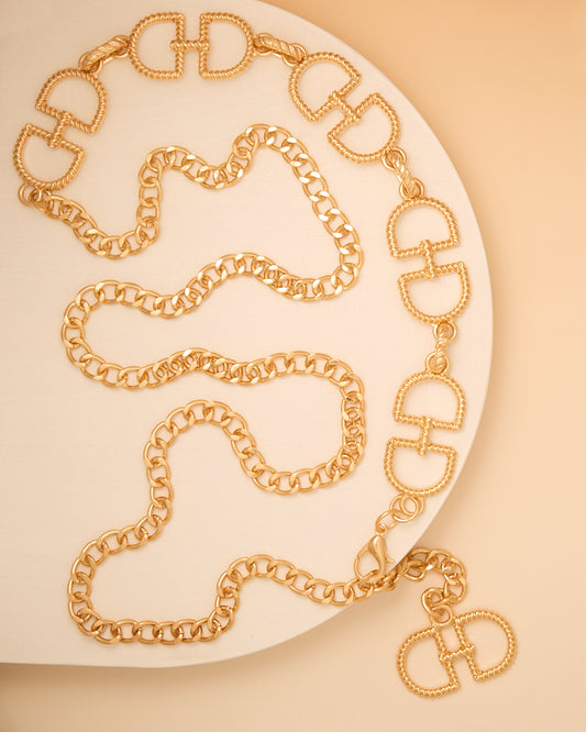 Sutton Fashionista Ribbed Horseshoe-Inspired Chain Link Belt | Gold
