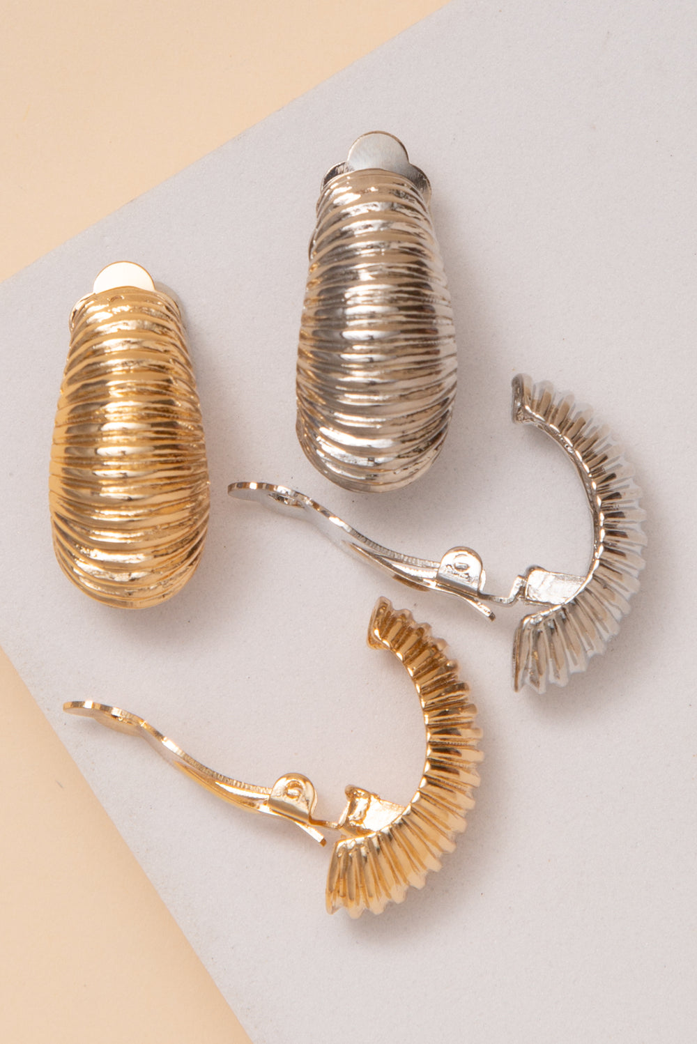 Alma Ribbed Shell Clip On Earrings