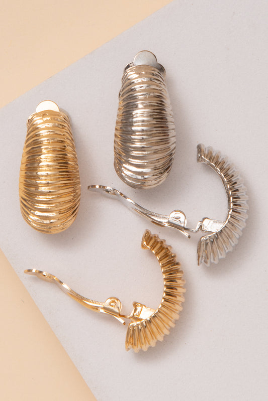 Alma Ribbed Shell Clip On Earrings