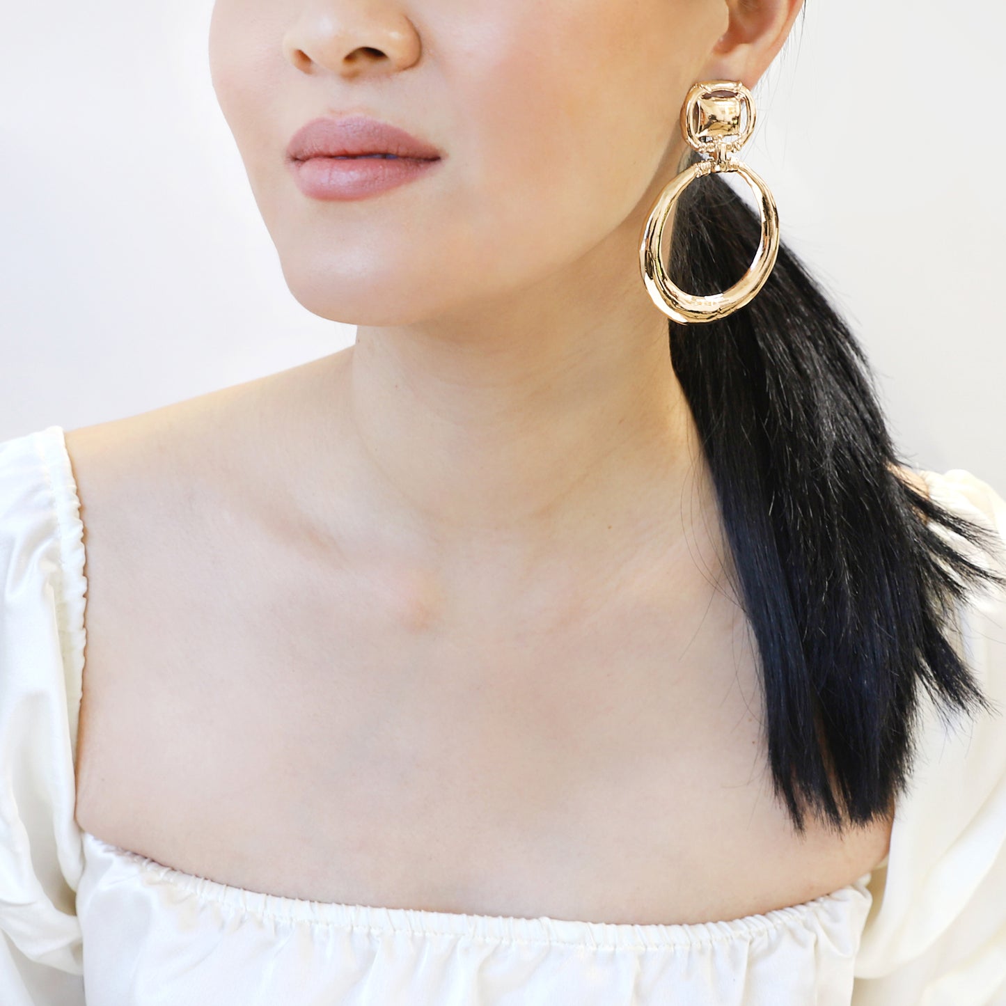 Amaris Round Door Knocker Clip-on Earrings