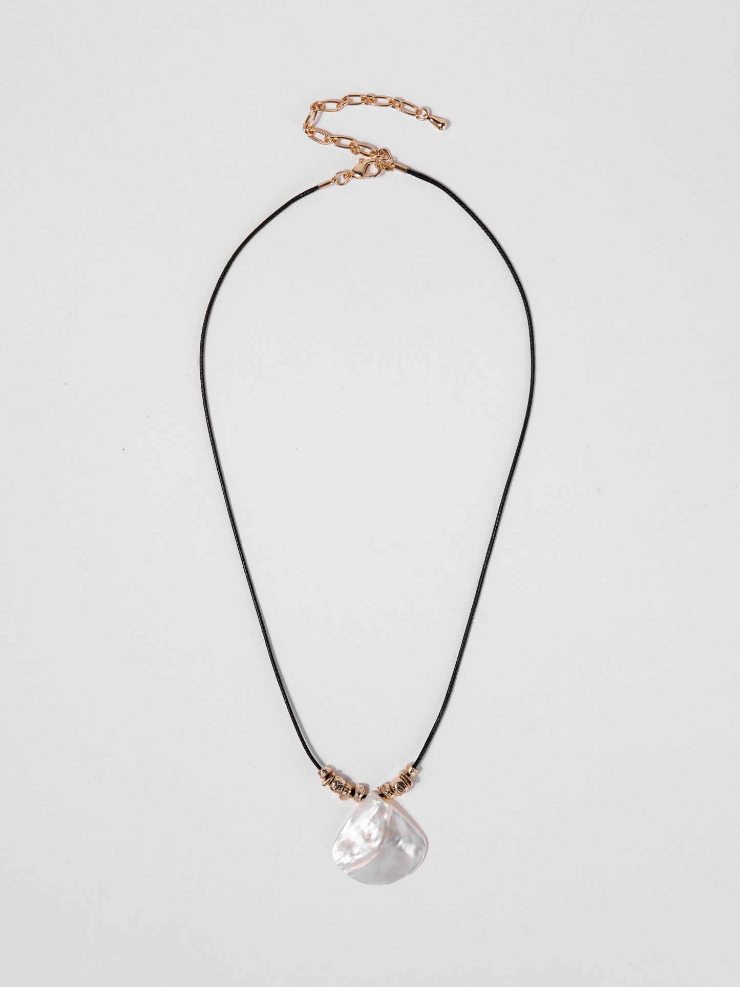 Wendy Pearl Pendant Necklace