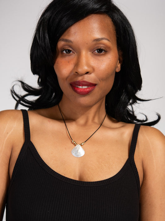 Wendy Pearl Pendant Necklace | Black