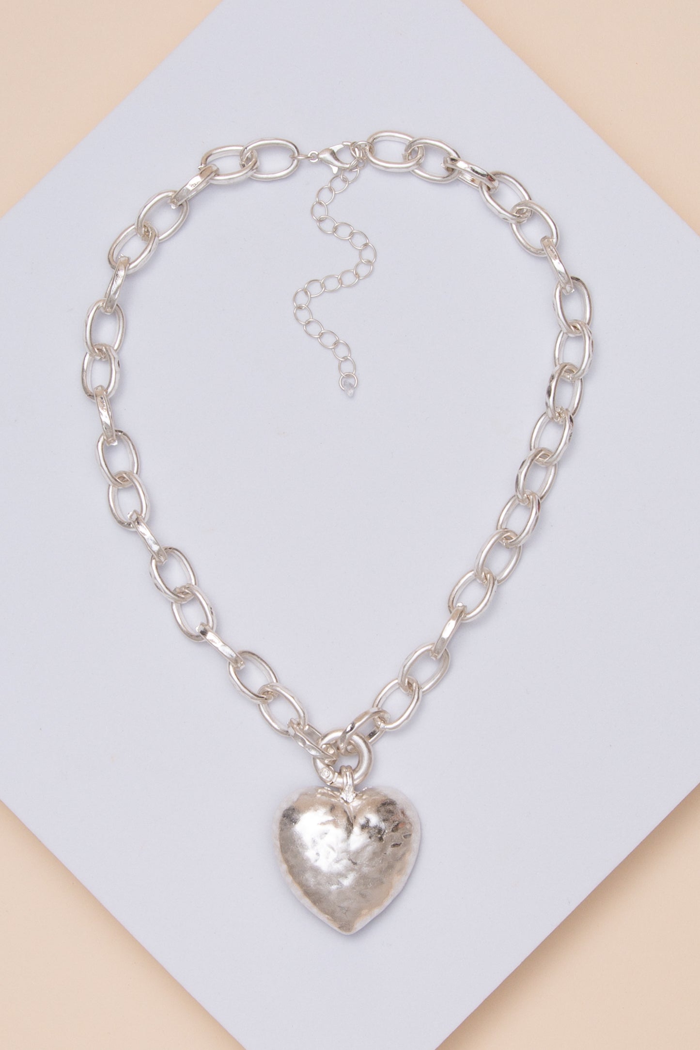 Zoey Hammered Heart Chain Link Necklace | Silver