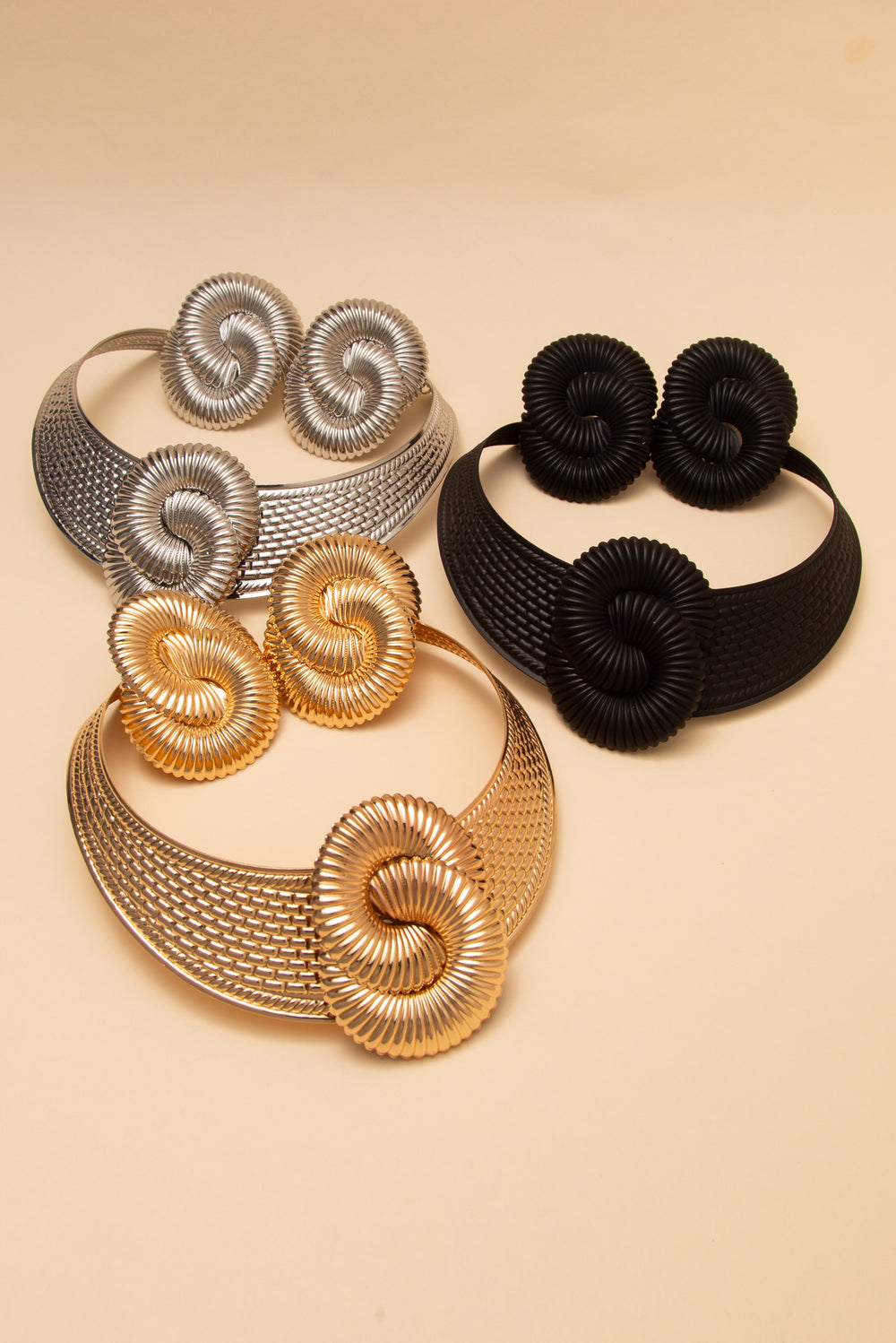 Violet Ridged Spiral Disc Collar Necklace Earring Set