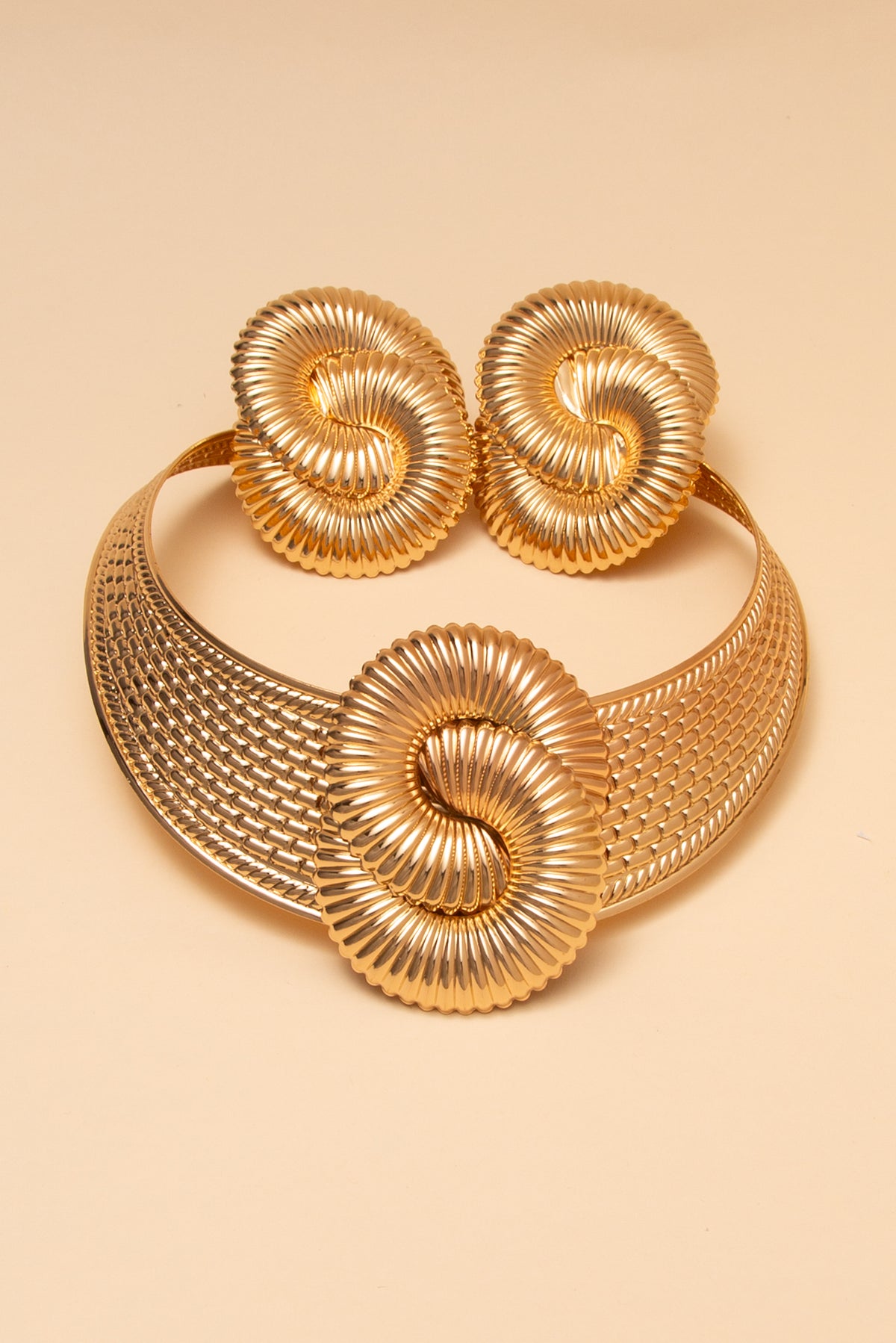 Violet Ridged Spiral Disc Collar Necklace Earring Set | Gold