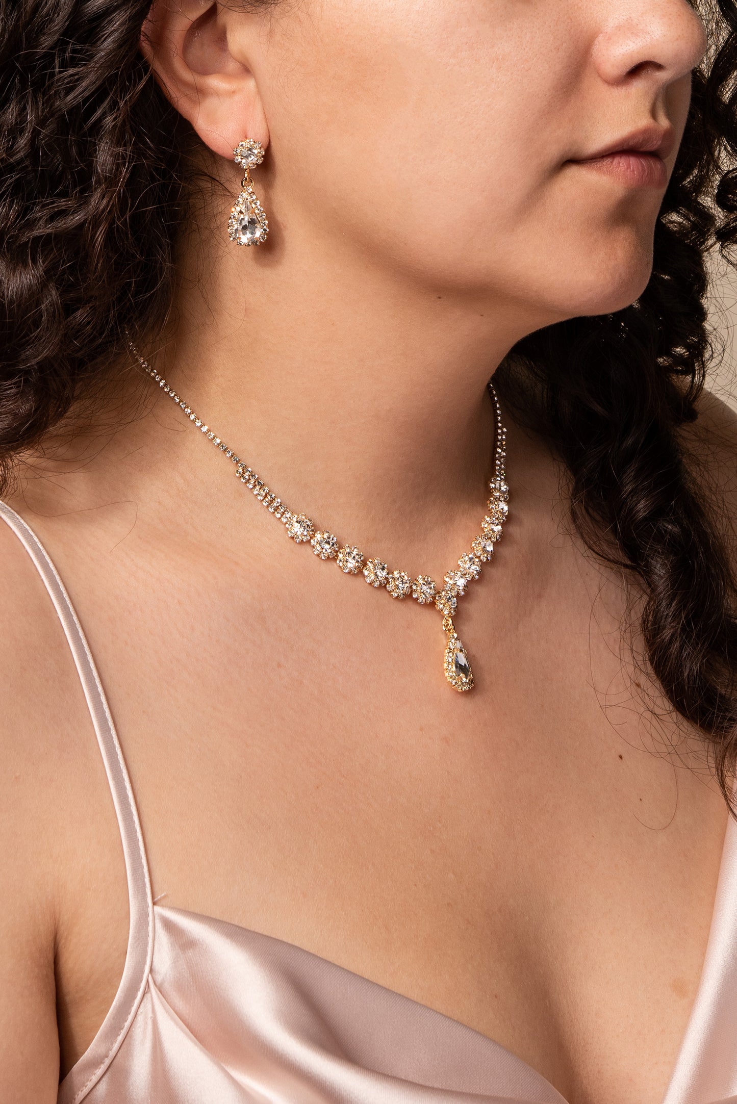 Gabby Flower Stones & Teardrop Pendant Necklace Set