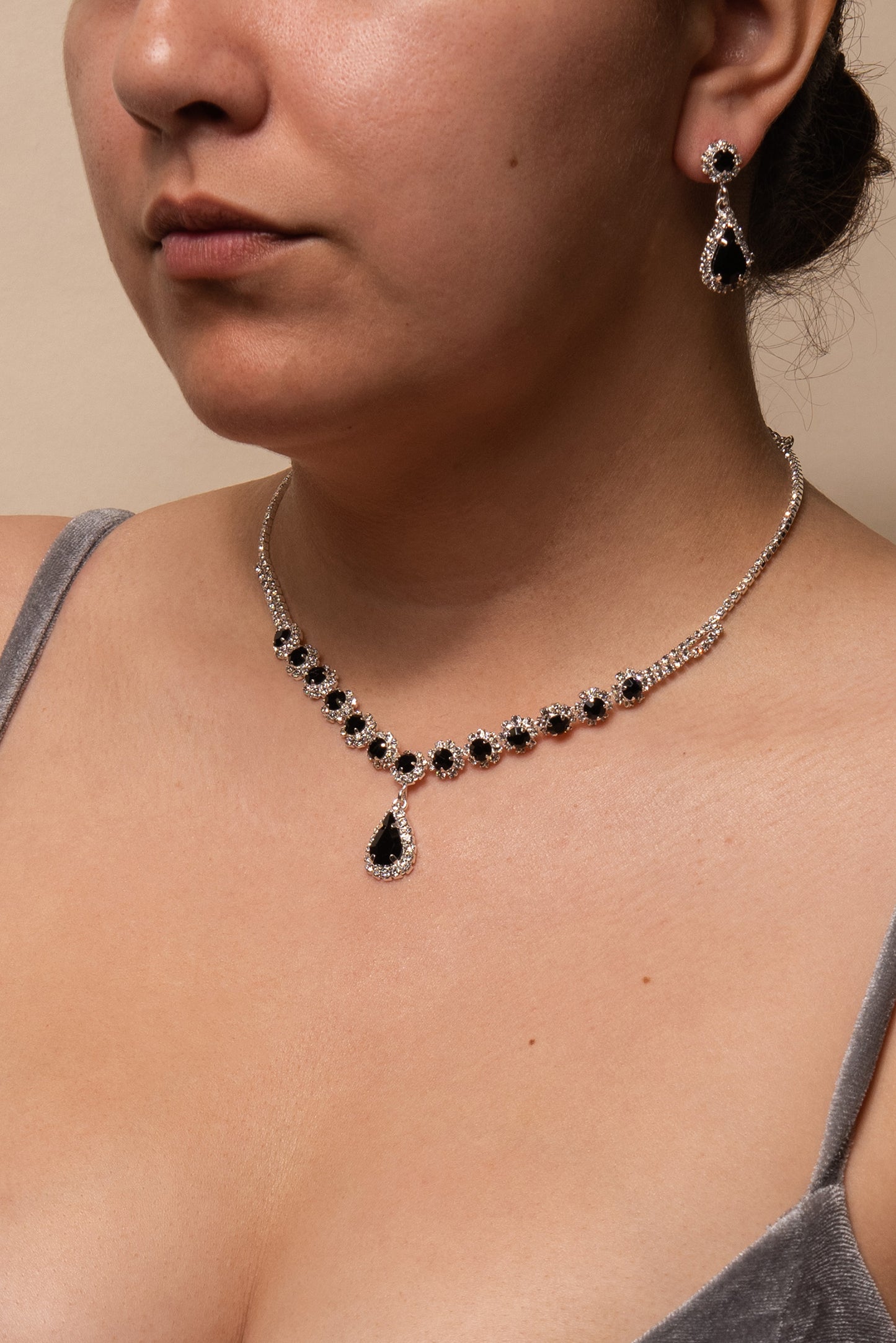 Gabby Flower Stones & Teardrop Pendant Necklace Set