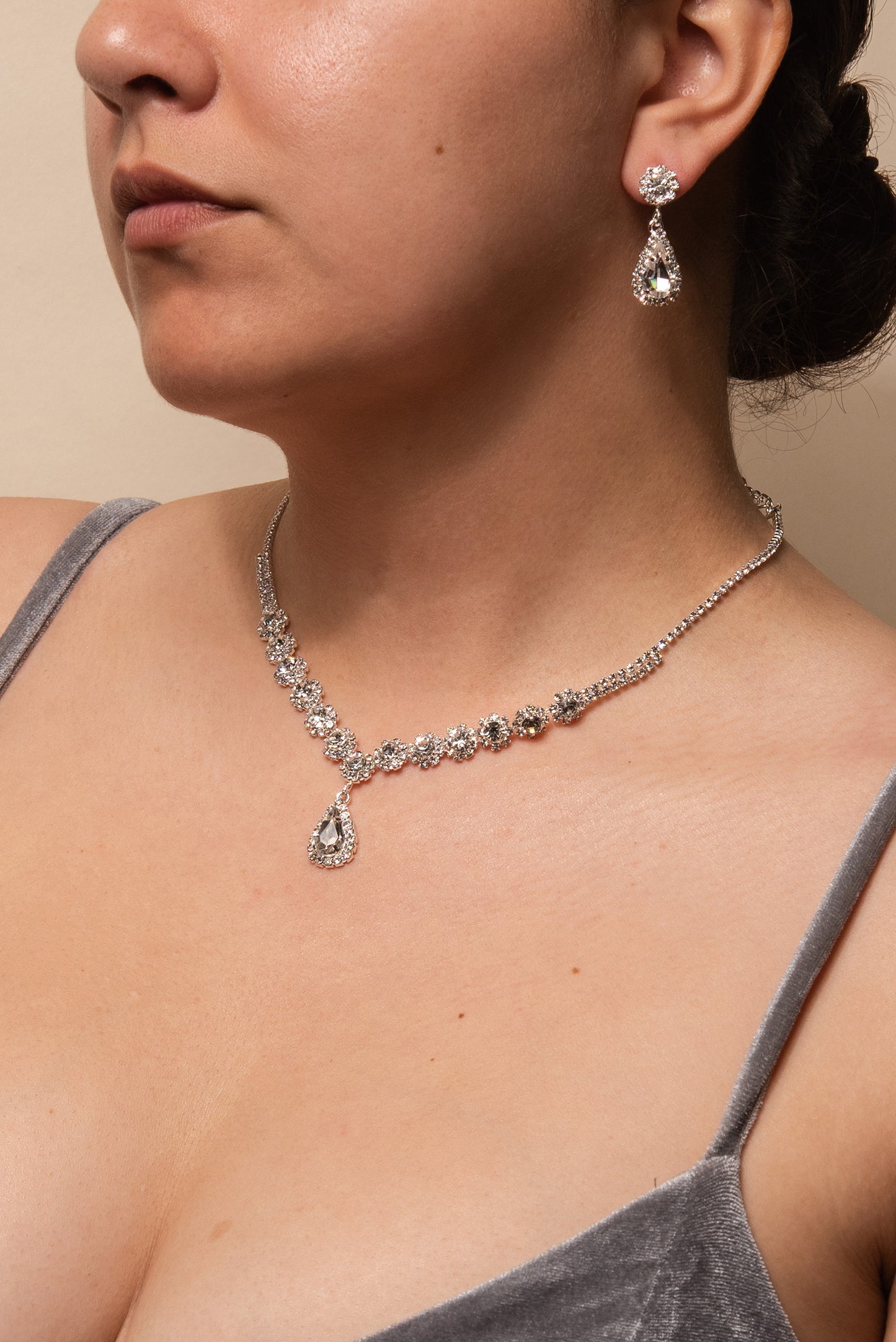 Gabby Flower Stones & Teardrop Pendant Necklace Set