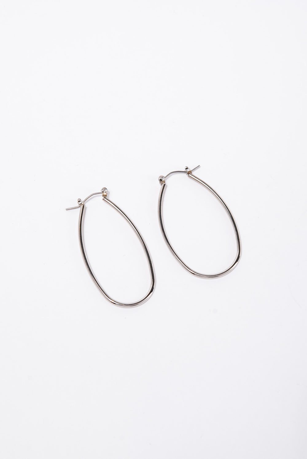 Gloria Metal Oval Hoop Earrings