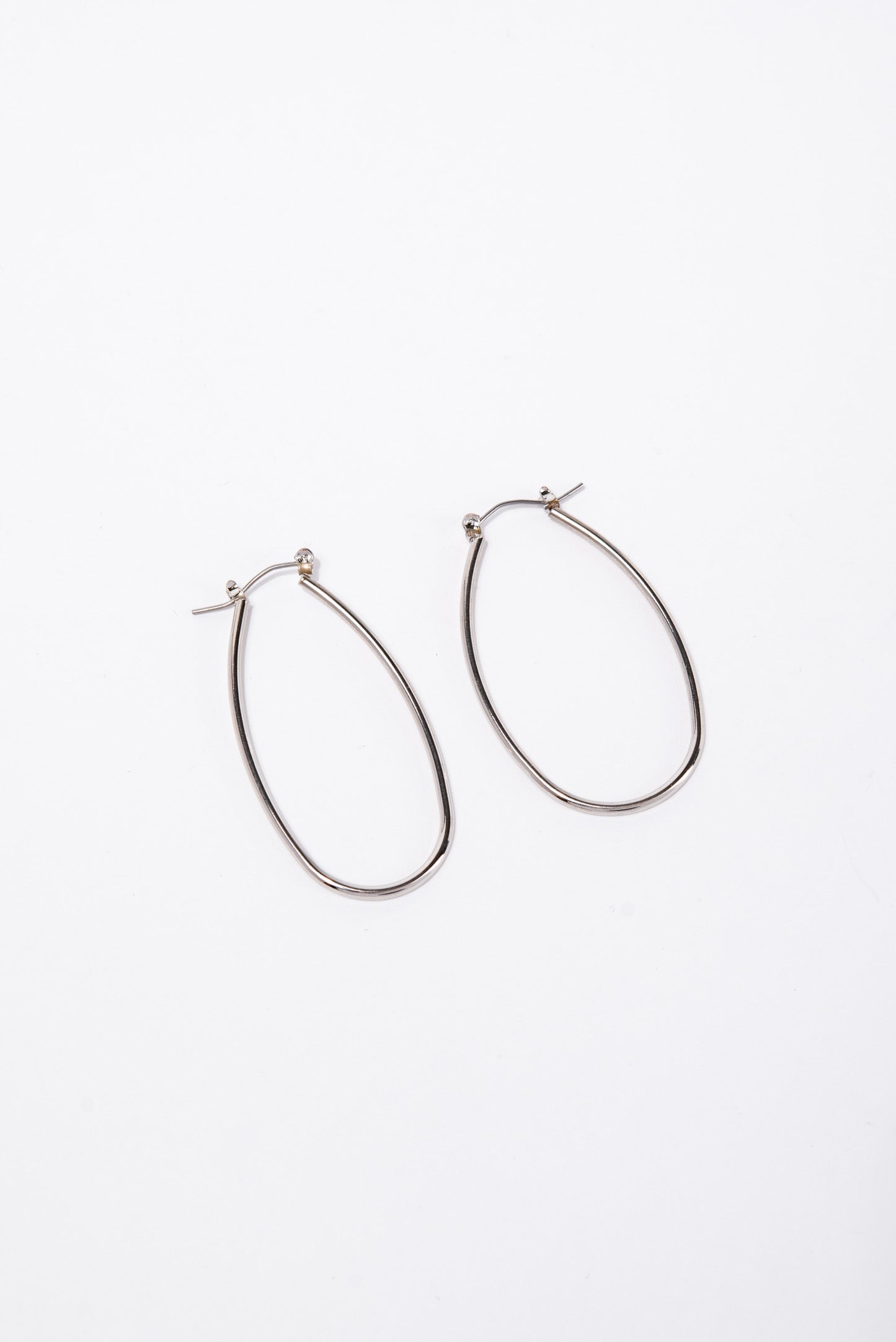 Gloria Metal Oval Hoop Earrings