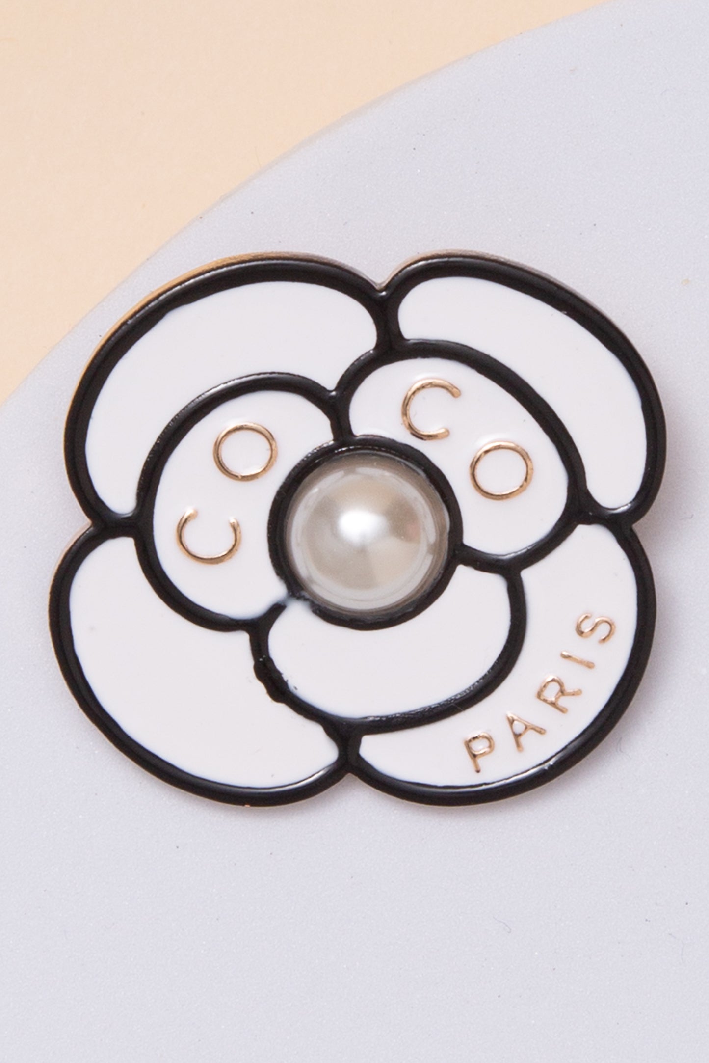 Katherine Casting Pearl Flower Brooch | Gold White