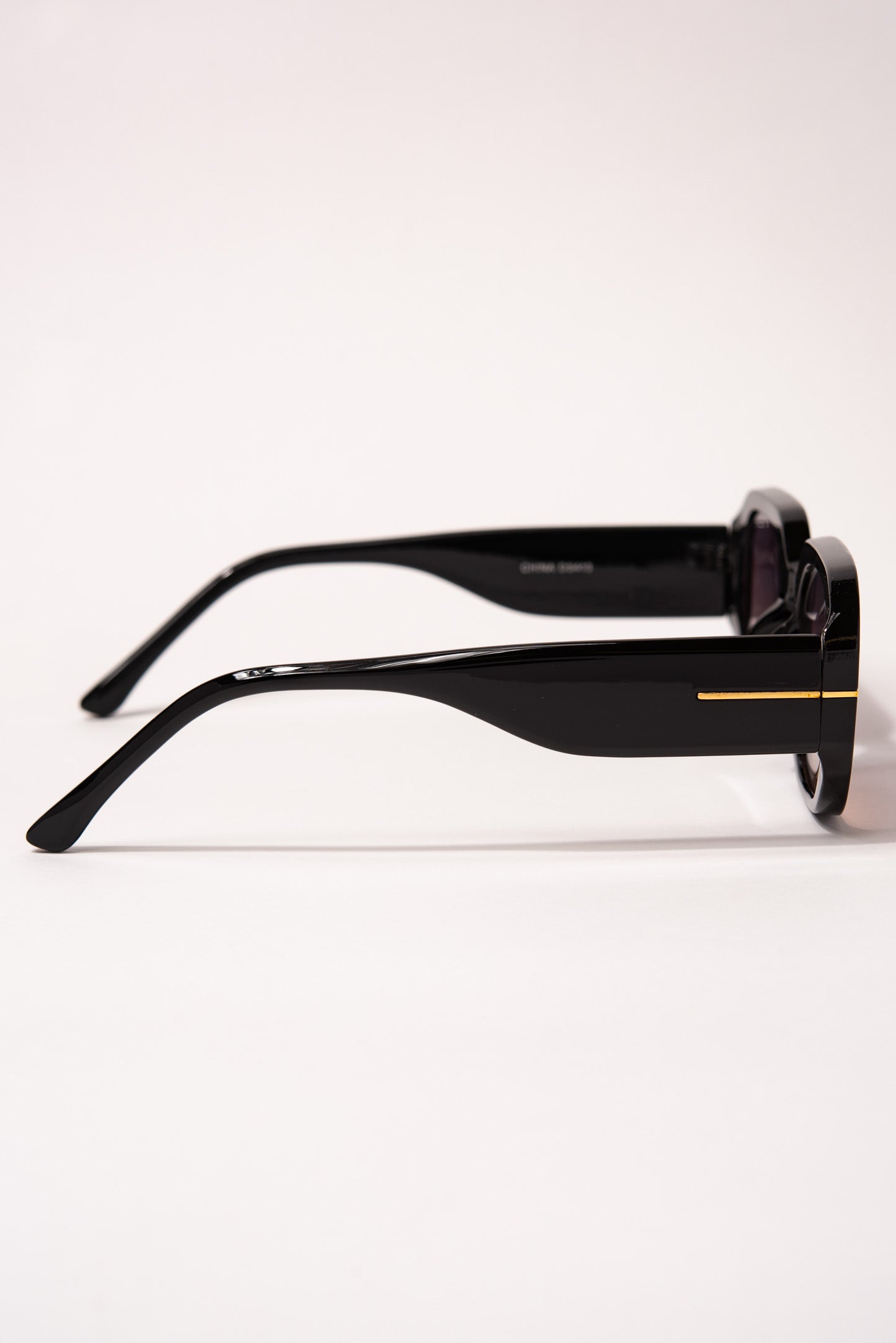 Genevie Oval Sunglasses - Black Grade Lenses