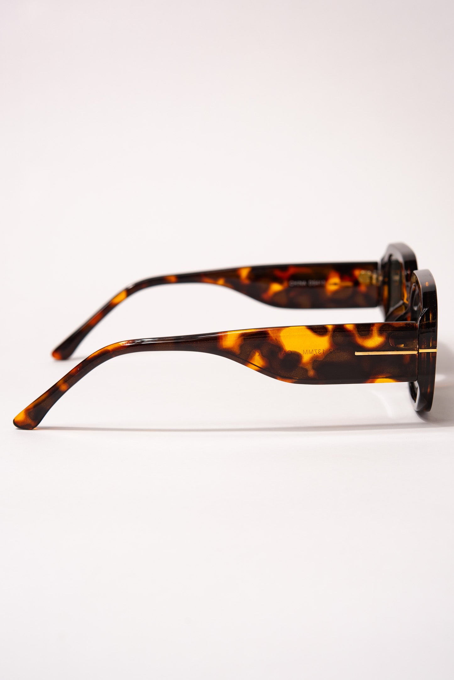 Genevie Oval Sunglasses - Leopard Tinted Lenses