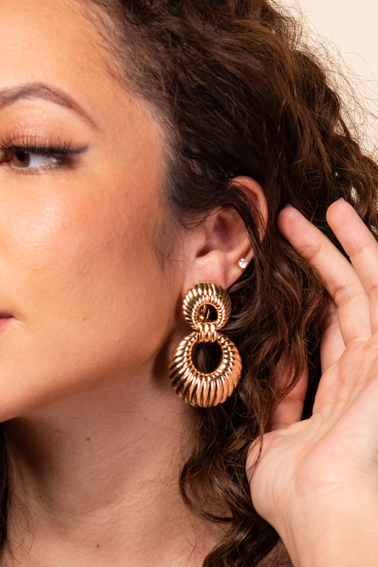 Callie Ribbed Door Knocker Clip-on Earrings | Gold