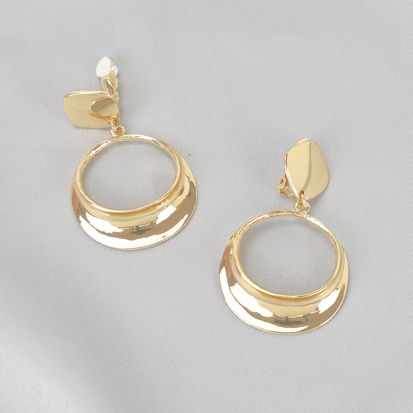 Curved Geometric Clip-on Earrings - Gold