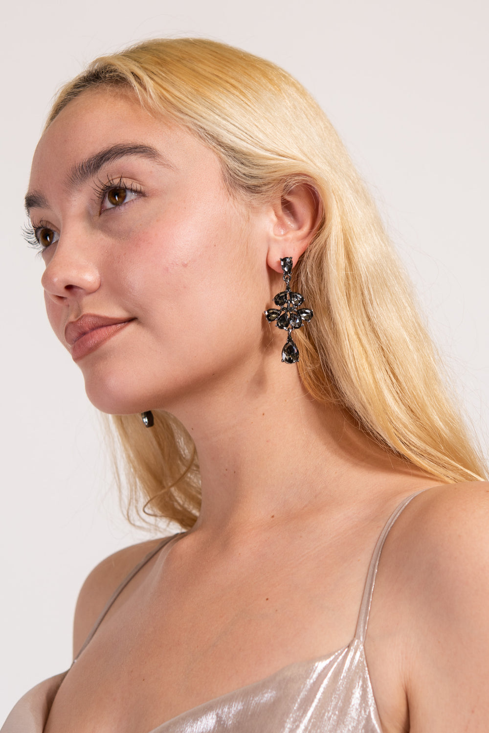Anette Long Petal Chandelier Earrings | Black