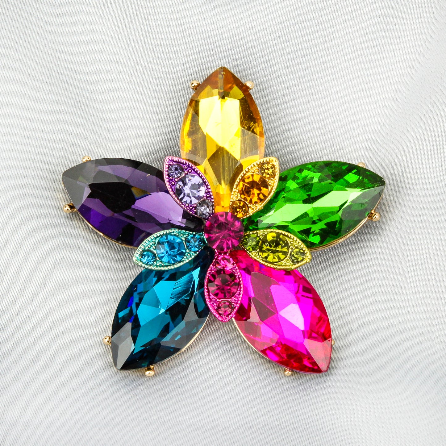 Vivian Shining Star Rhinestone Brooch - Multicolor