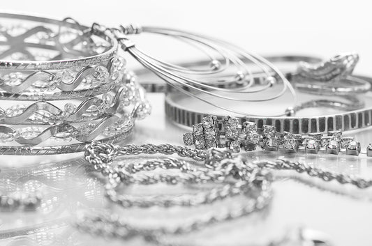 7 Ways You Can Keep Your Silver Jewelry From Tarnishing