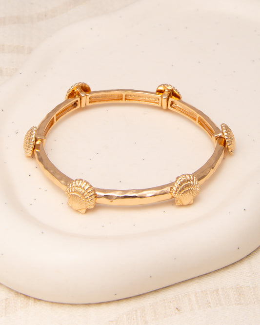 Nova Scallop Shell Hammered Finish Stretch Bangle Bracelet | Gold