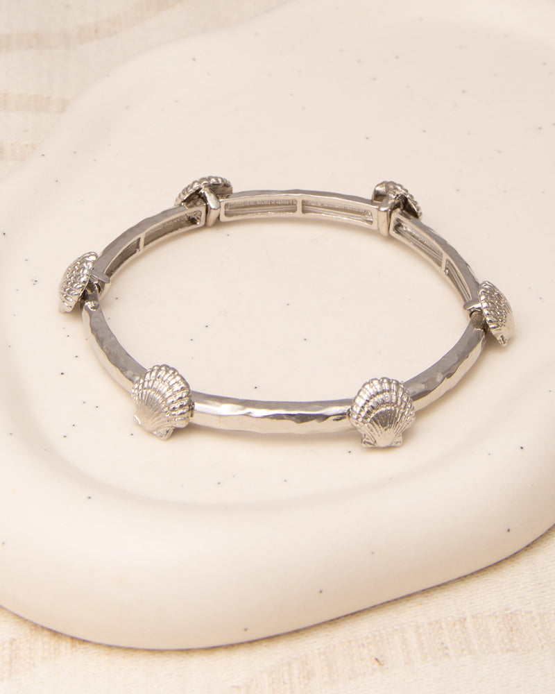 Nova Scallop Shell Hammered Finish Stretch Bangle Bracelet | Silver