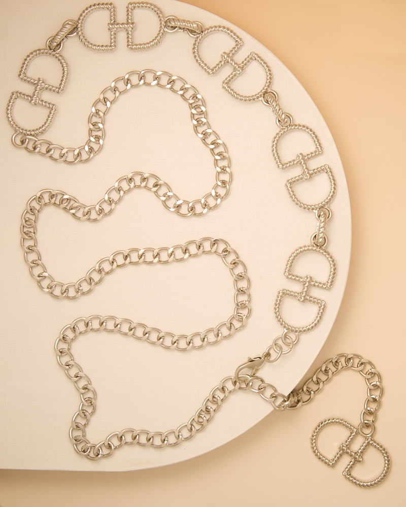 Sutton Fashionista Ribbed Horseshoe-Inspired Chain Link Belt