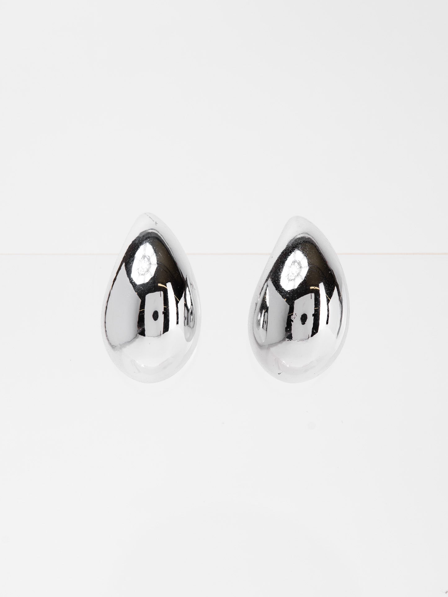 Amy Metal Teardrop Dangle Earrings