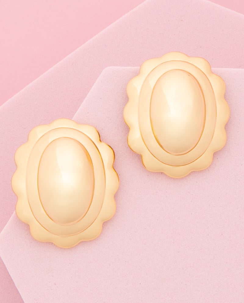 Ivy Scallop-Edged Oval Dome Post Earrings | Gold