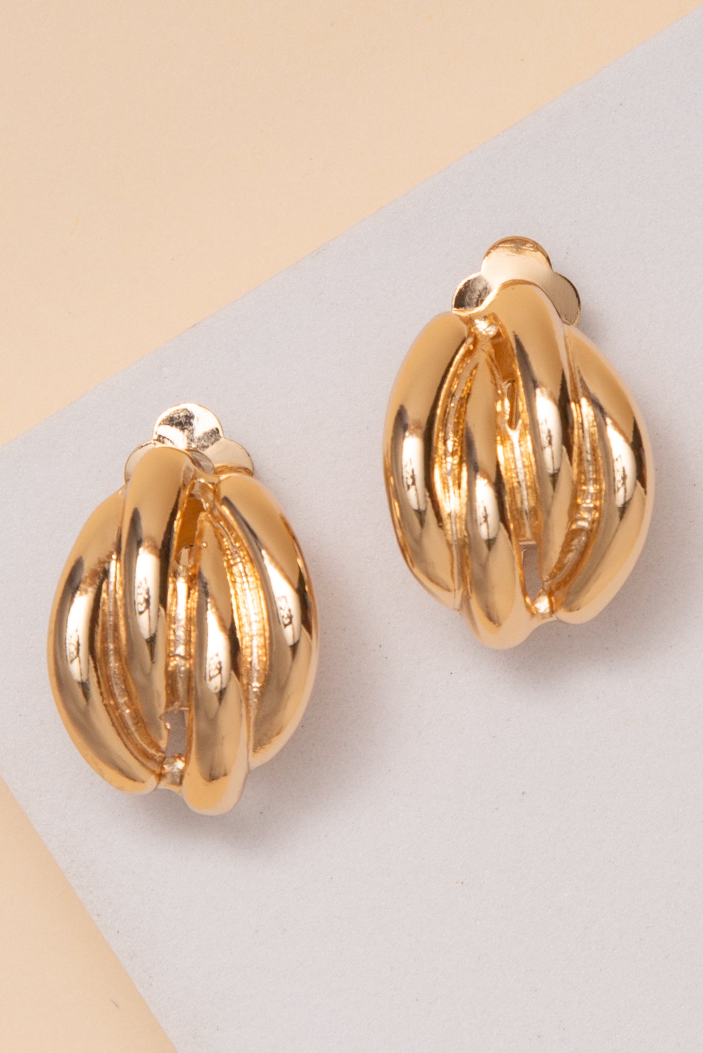Catherine Ribbed Dome Clip On Earring | Gold 