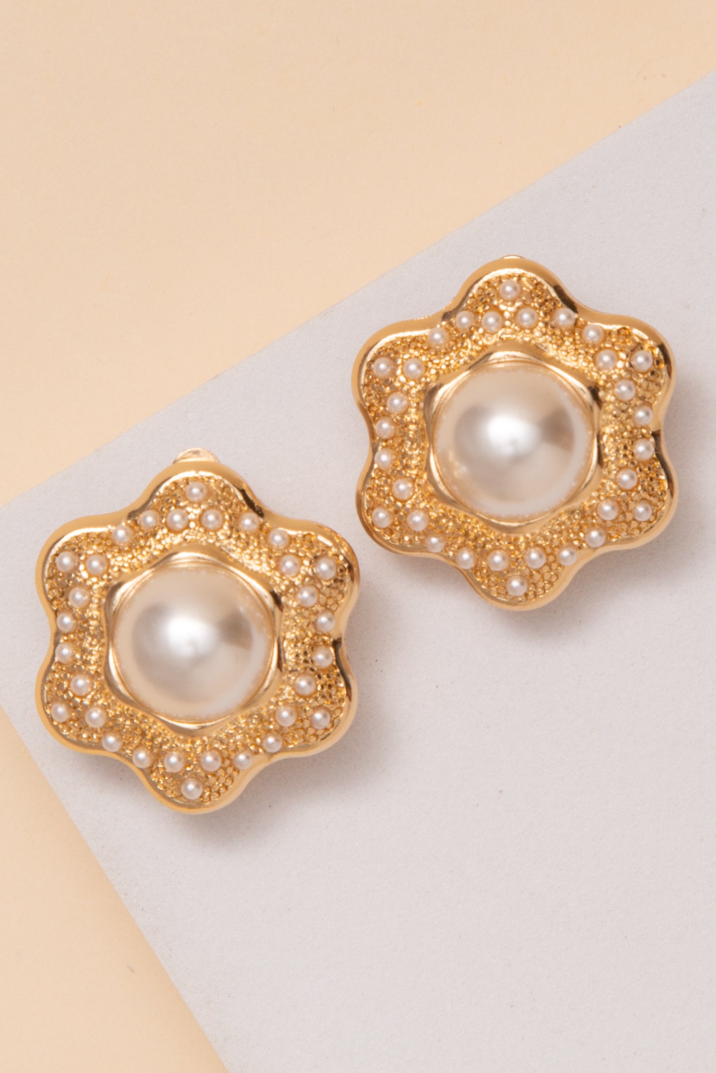 Rylie Pearl Daisy Flower Clip On Earrings | Gold 