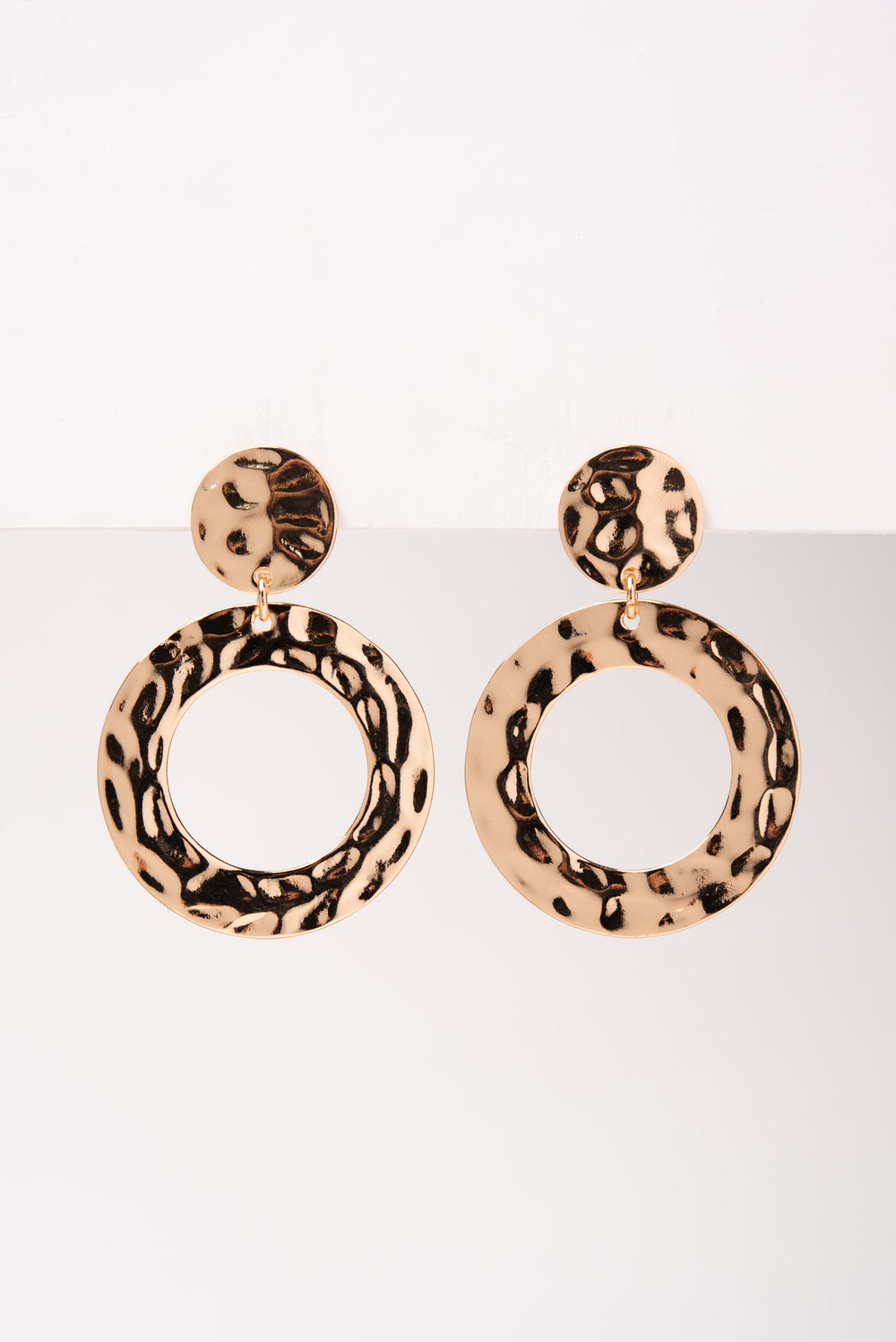 Ava Hammered Metal Circle Clip on Earrings - Gold