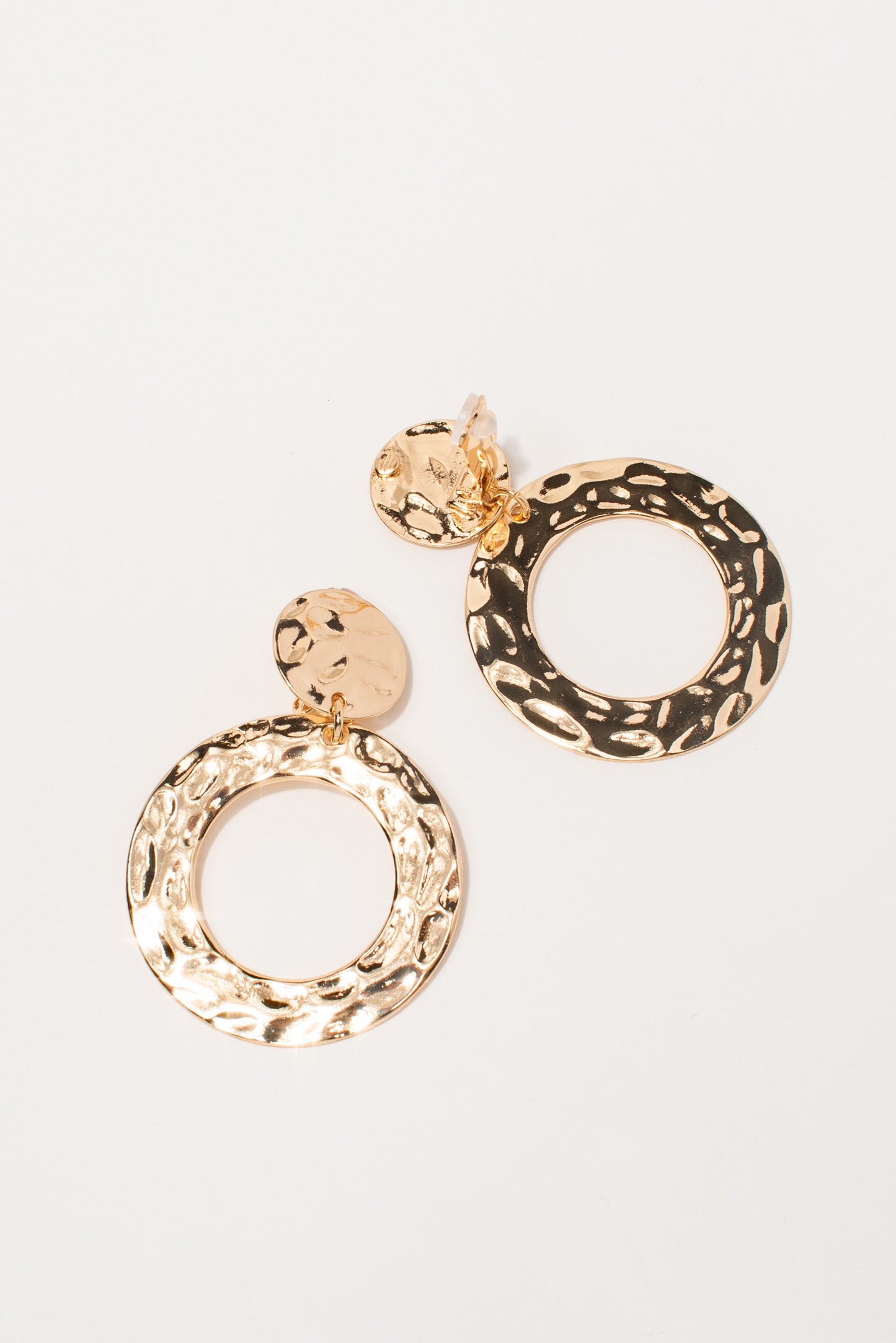 Ava Hammered Metal Circle Clip on Earrings - Gold