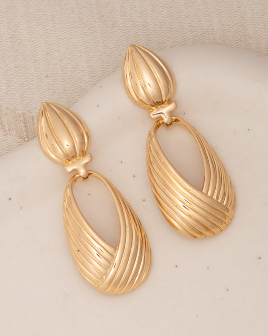 Clara Ridged Teardrop Shaped Post Dangle Earrings | Gold