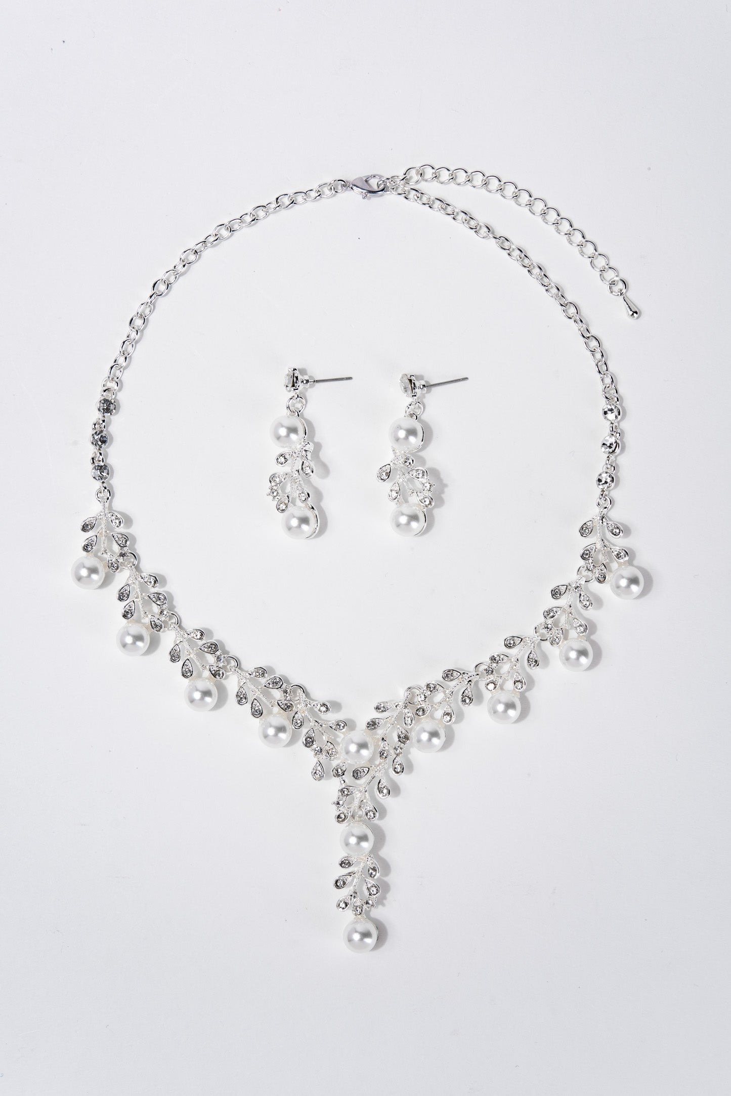 Daisy Elegant Rhinestone Pearl  Cluster Statement Necklace Set - Silver