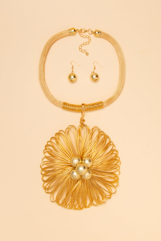Jane Spring Wire Flower Pendant Necklace Set | Gold