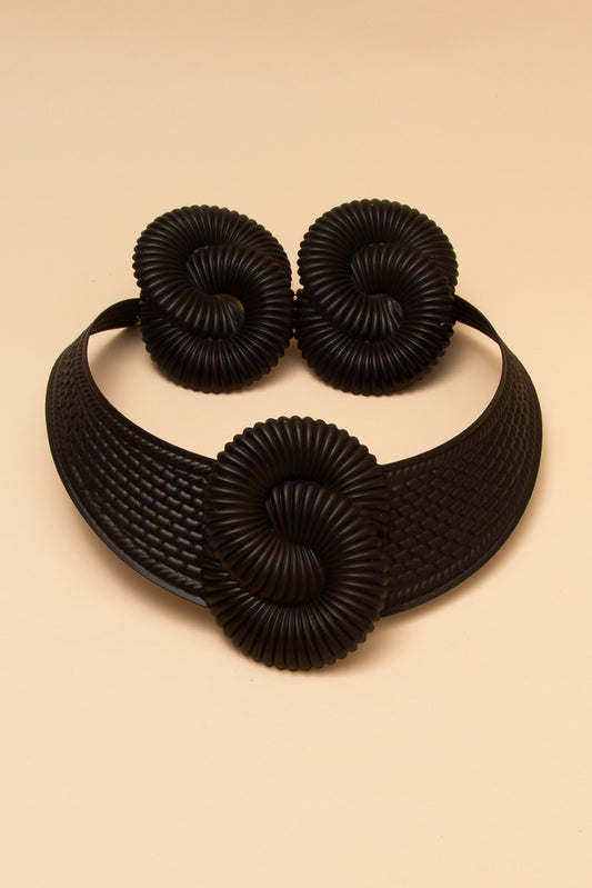 Violet Ridged Spiral Disc Collar Necklace Earring Set | Black