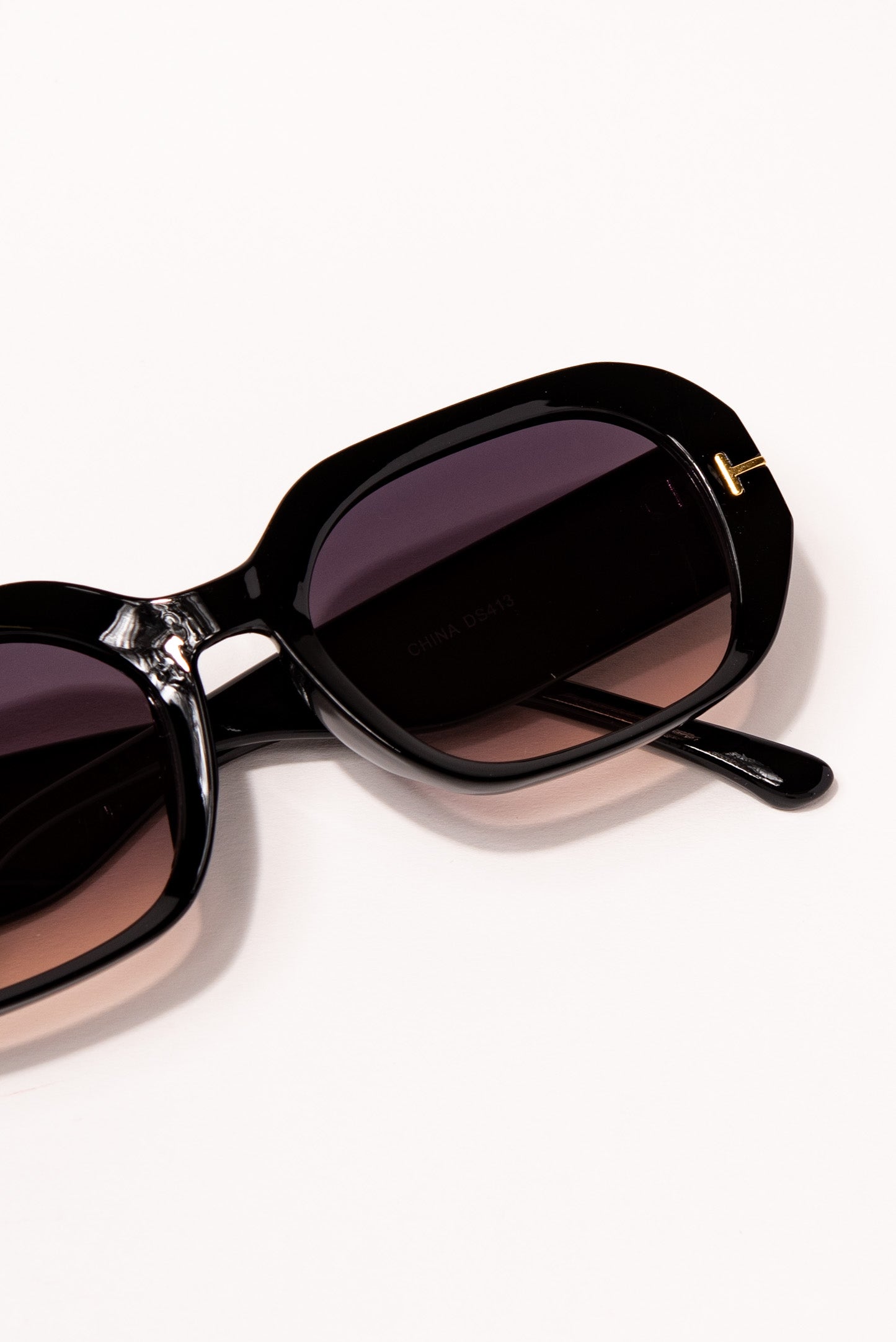 Genevie Oval Sunglasses - Black Grade Lenses