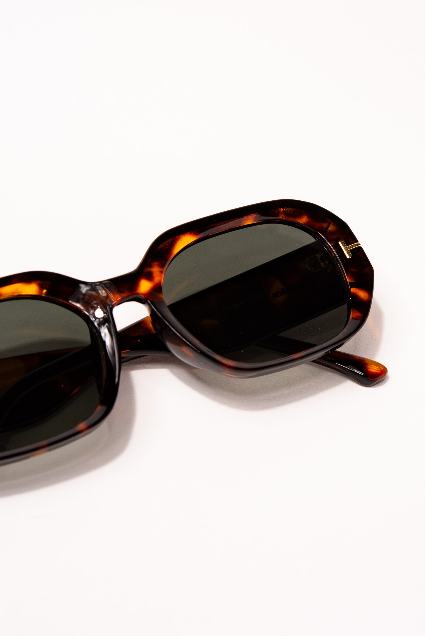 Genevie Oval Sunglasses - Leopard Tinted Lenses