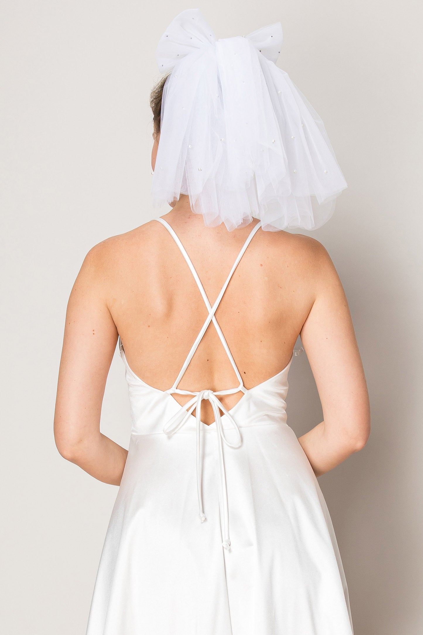 Paisley One Layer Scattered Pearl Shoulder Length Bow Wedding Veil